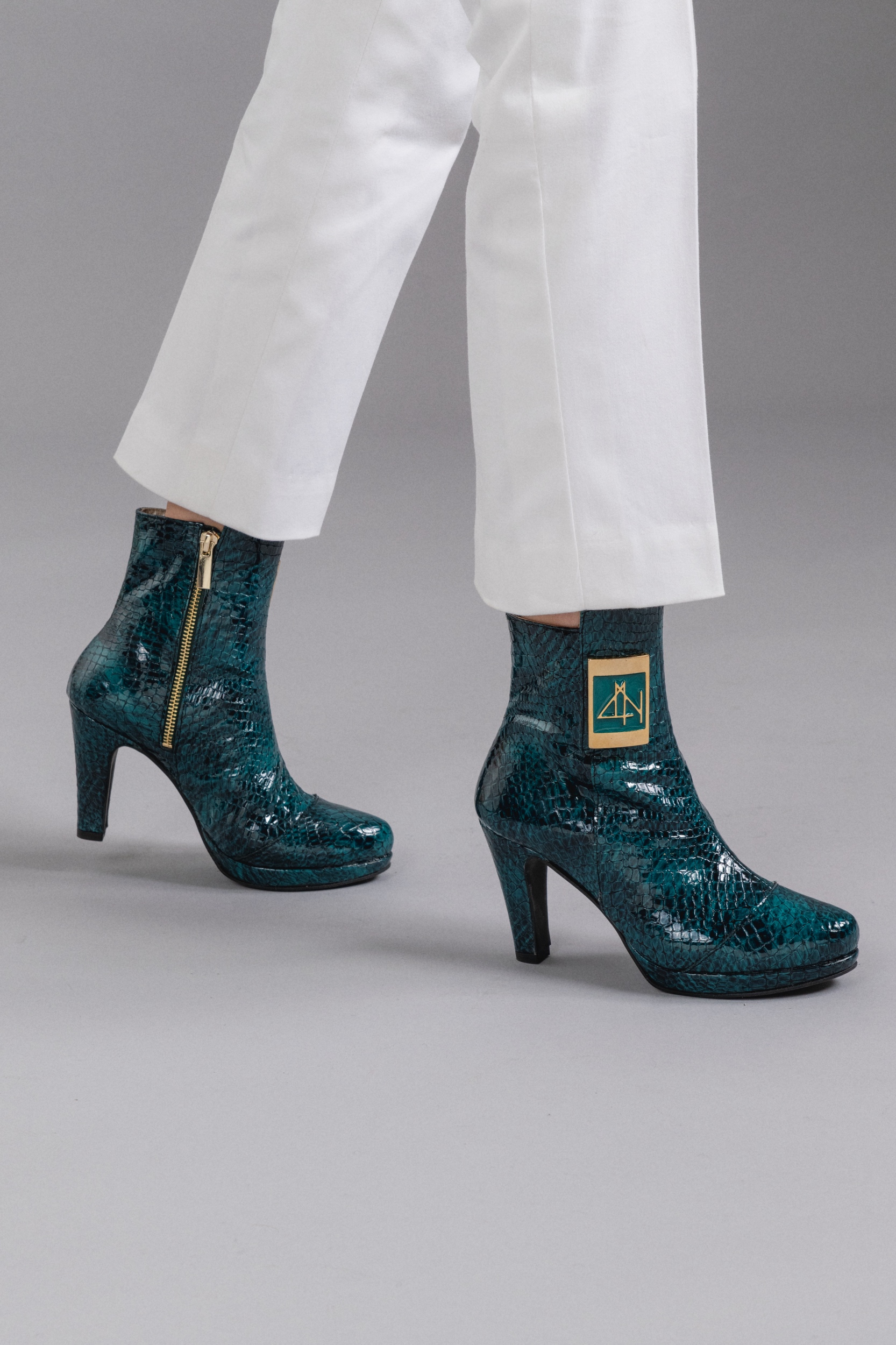 6153 FLY - GREEN CROCO V leather ankle boots